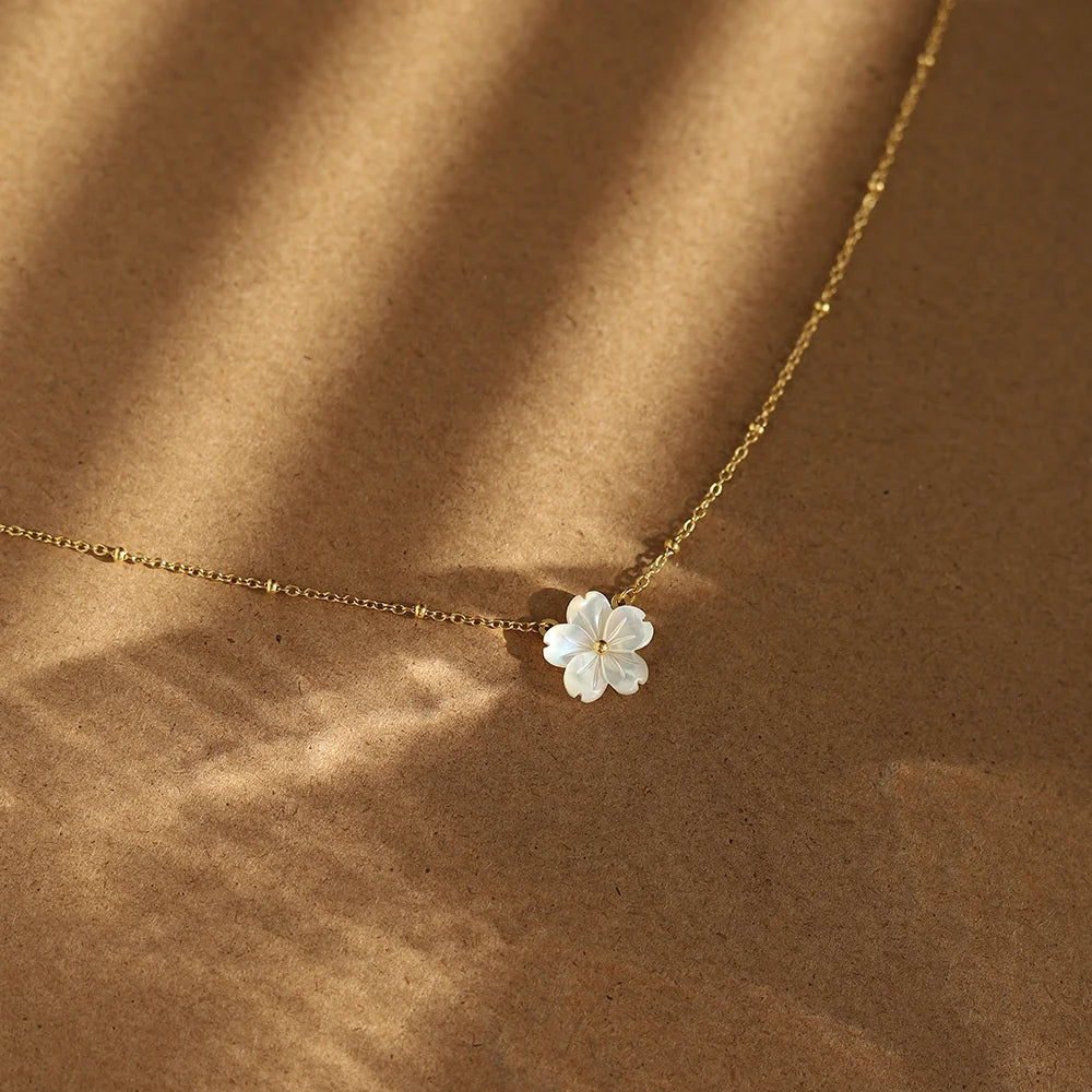 White Blossom Necklace