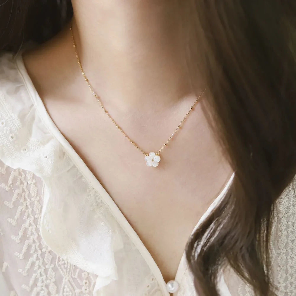 White Blossom Necklace