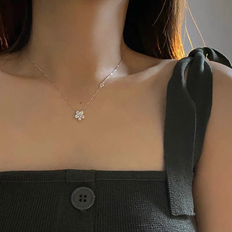 Minimal Flower Necklace