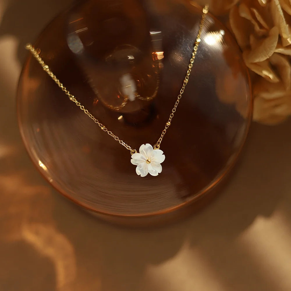 White Blossom Necklace