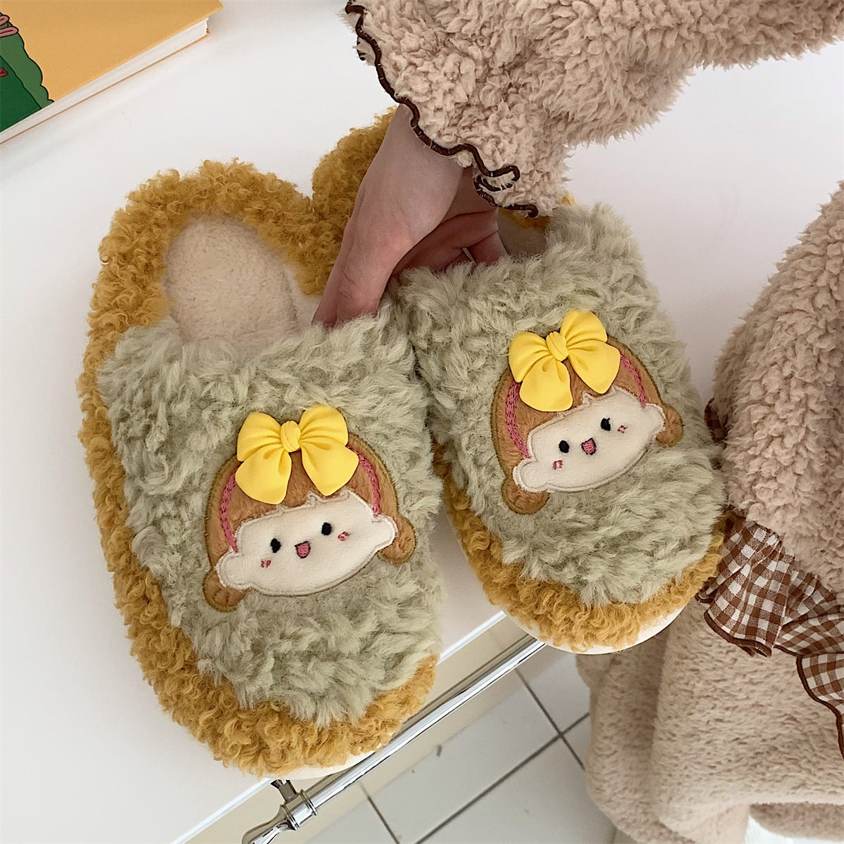 Bow Plush Slippers