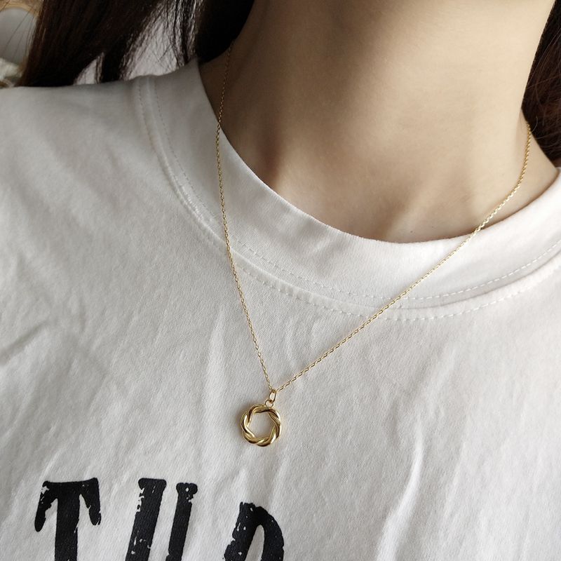 Twist Necklace