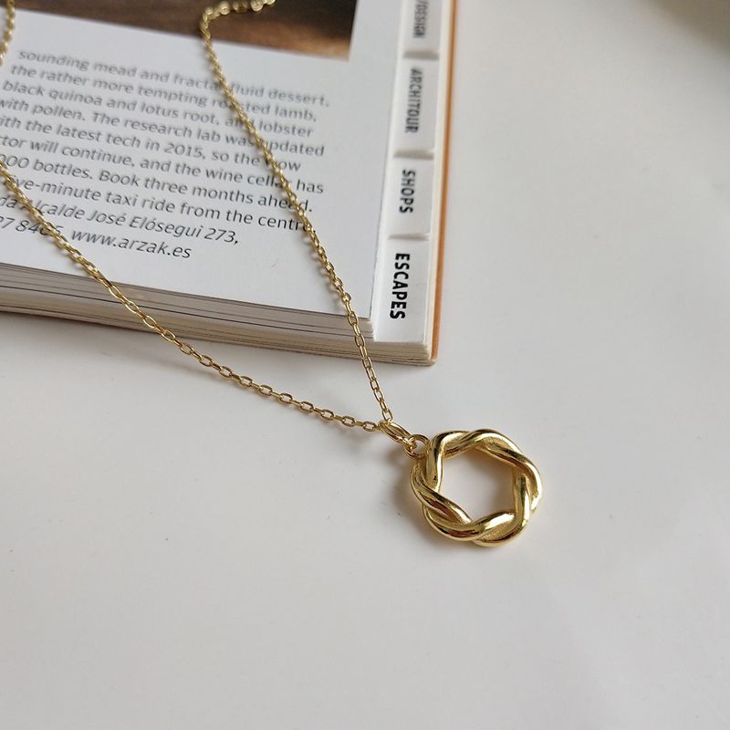 Twist Necklace