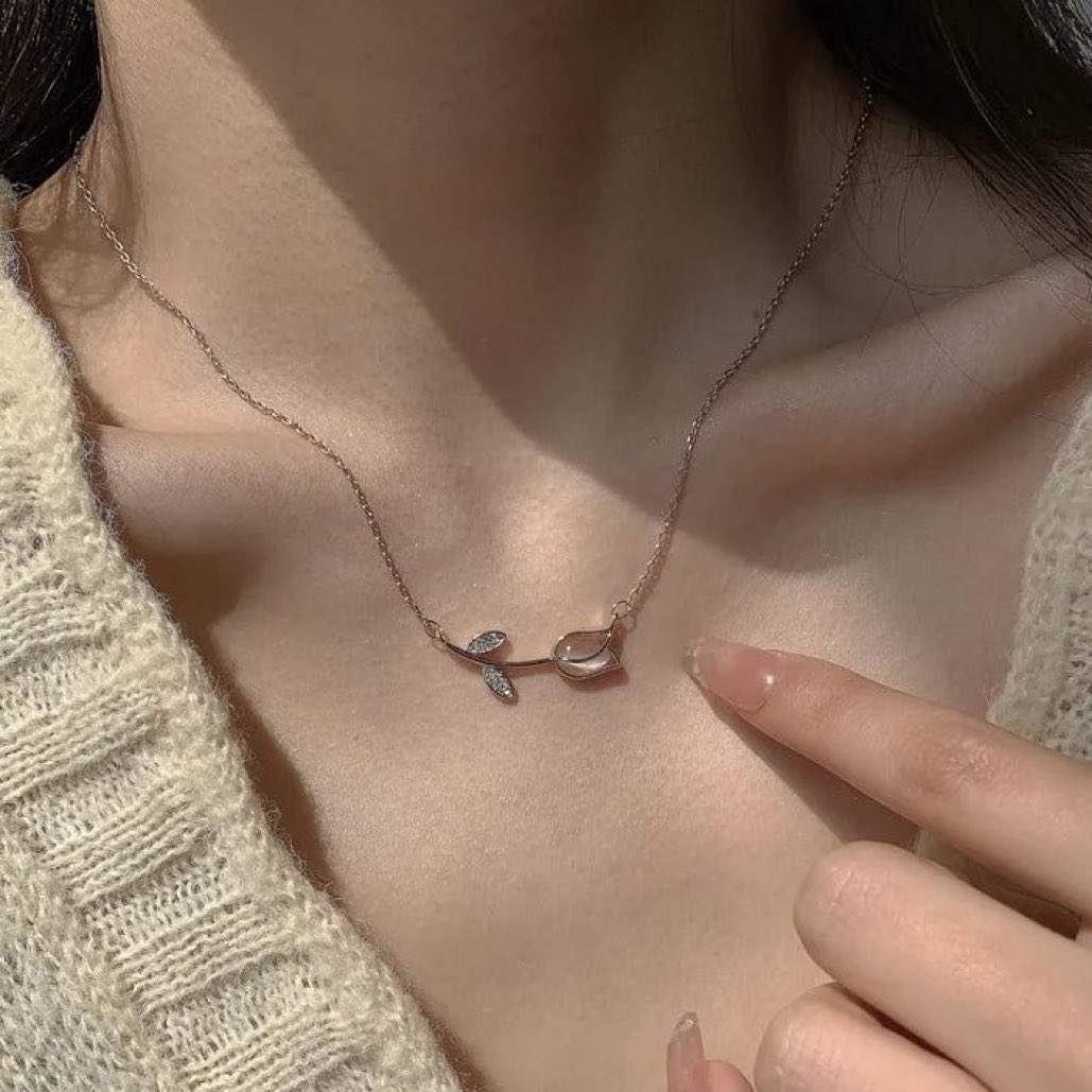 Tulip Necklace