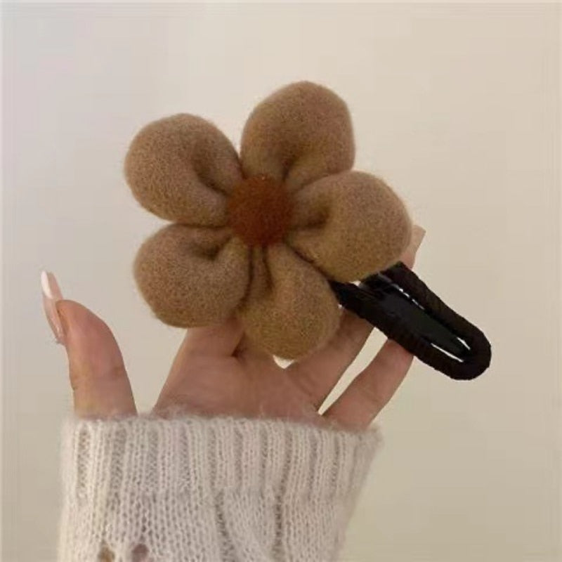 Daisy Plush Crochet Claw