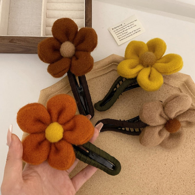 Daisy Plush Crochet Claw