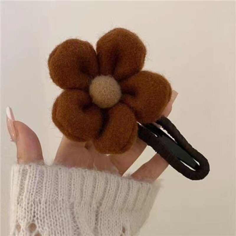 Daisy Plush Crochet Claw