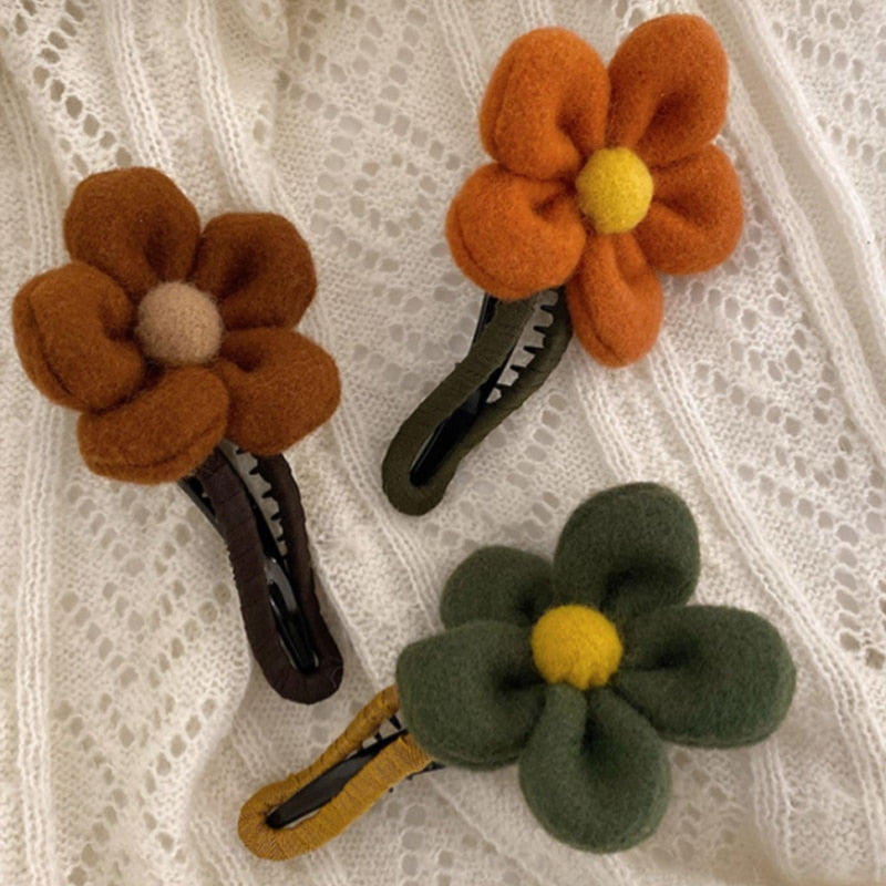 Daisy Plush Crochet Claw