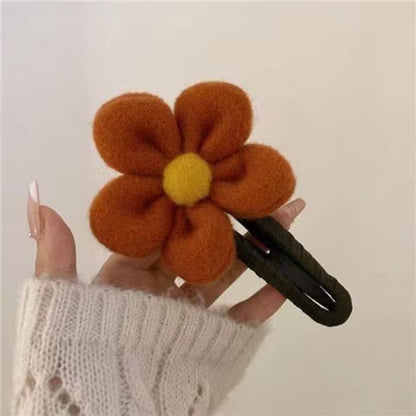 Daisy Plush Crochet Claw