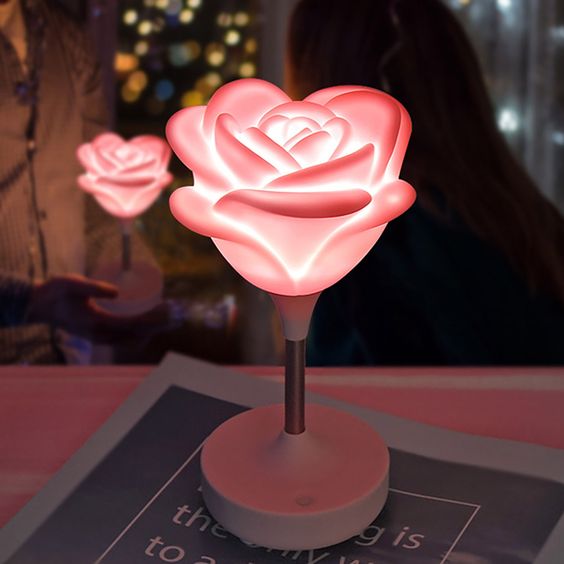 Valentine&#39;s Day Rose Lamp